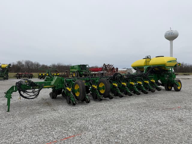 Image of John Deere 1775 equipment image 3