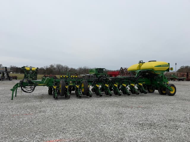 Image of John Deere 1775 equipment image 4