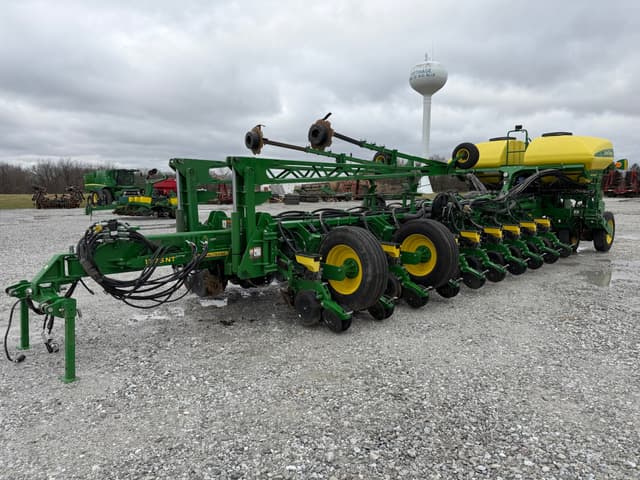 Image of John Deere 1775 equipment image 2