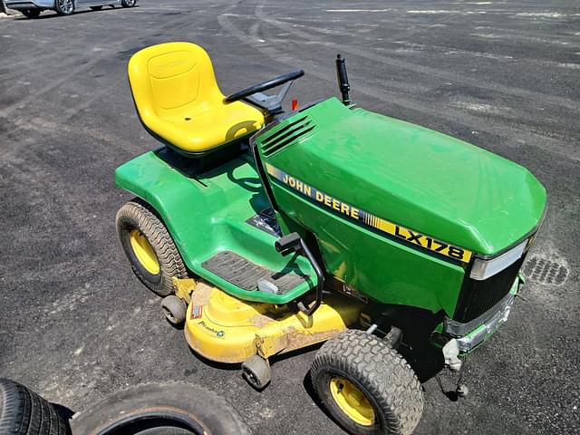 Image of John Deere LX178 equipment image 2