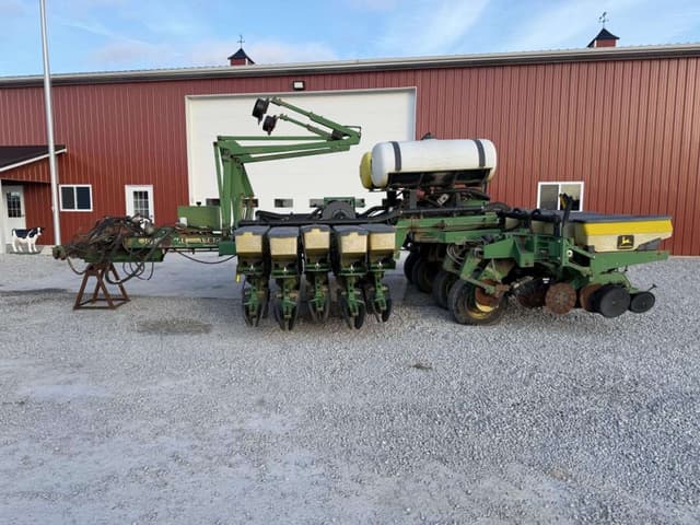 Image of John Deere 1780 equipment image 1