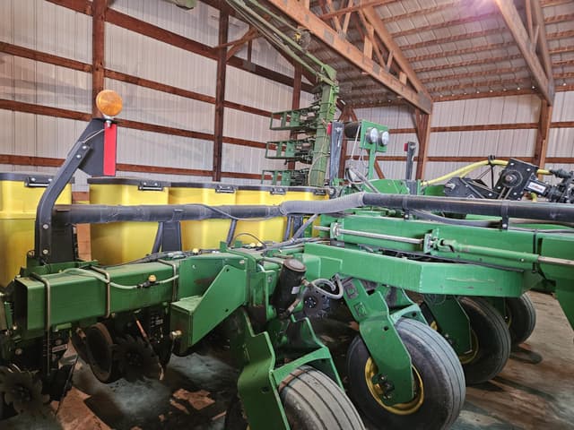 Image of John Deere 1780 equipment image 1