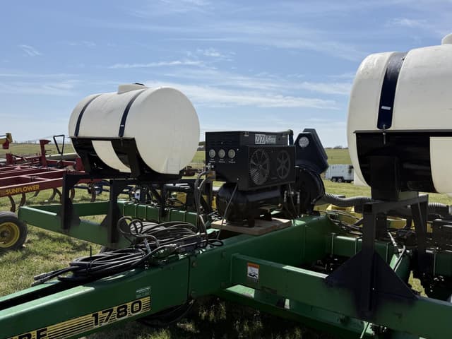 Image of John Deere 1780 equipment image 2