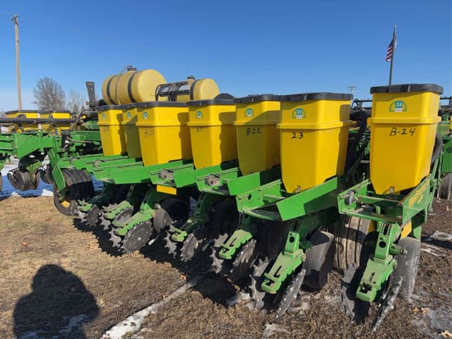 Image of John Deere 1780 equipment image 1