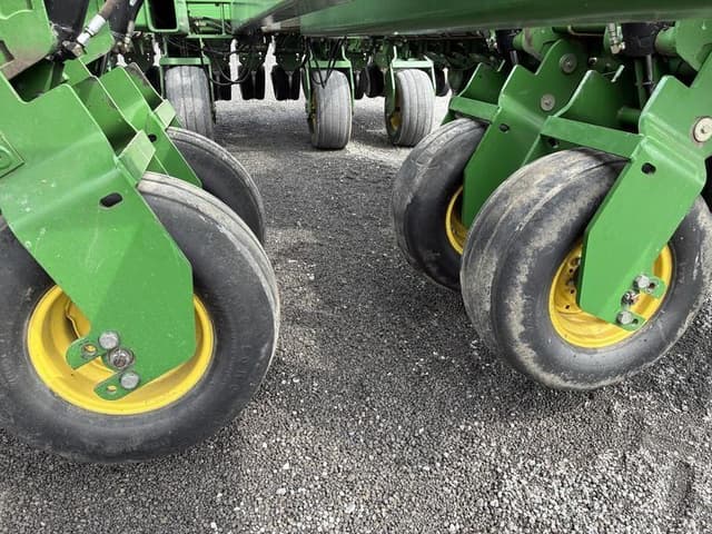 Image of John Deere 1780 equipment image 2
