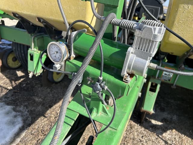 Image of John Deere 1780 equipment image 1