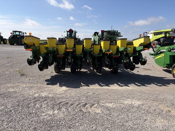 Image of John Deere 1780 equipment image 3