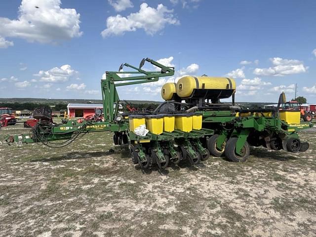 Image of John Deere 1780 equipment image 1