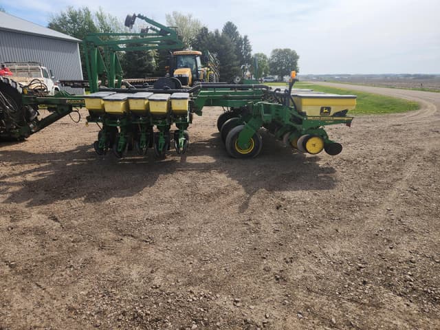 Image of John Deere 1780 equipment image 1