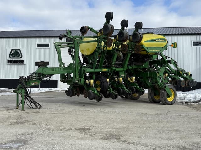 Image of John Deere 1790 equipment image 1