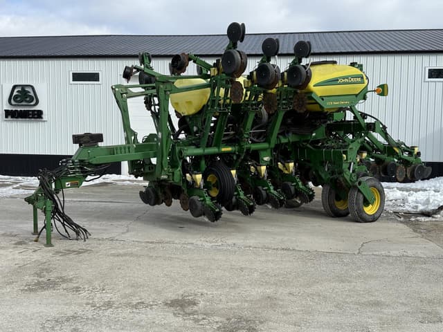 Image of John Deere 1790 equipment image 2