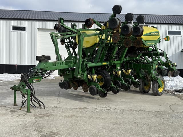 Image of John Deere 1790 equipment image 3