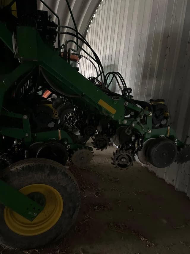 Image of John Deere 1790 equipment image 4