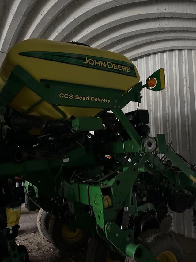 Image of John Deere 1790 equipment image 3