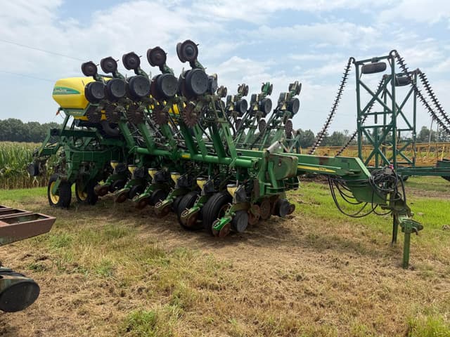 Image of John Deere 1790 equipment image 1