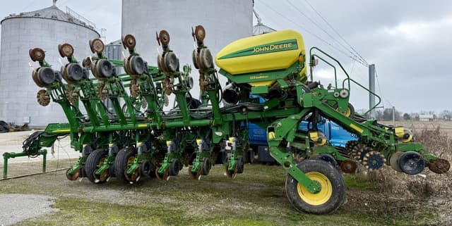 Image of John Deere 1790 equipment image 2