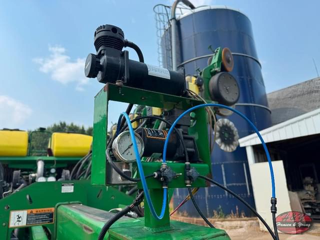 Image of John Deere 1790 equipment image 1