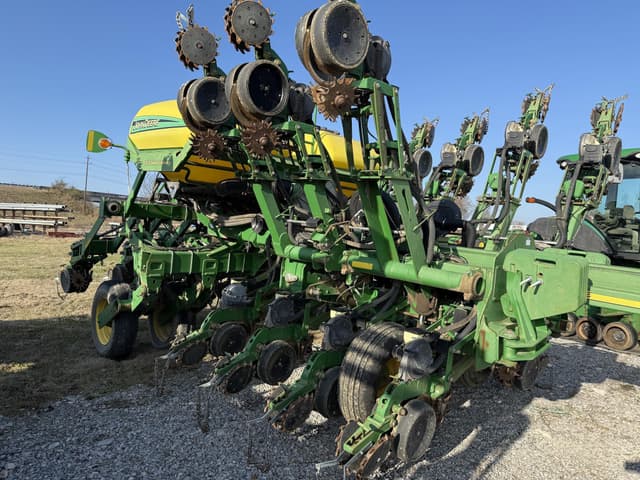 Image of John Deere 1790 equipment image 2