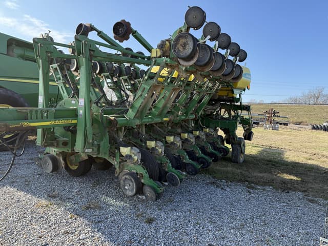 Image of John Deere 1790 equipment image 4