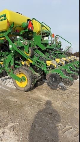 Image of John Deere 1790 equipment image 4