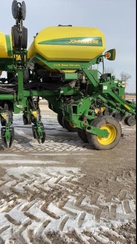 Image of John Deere 1790 equipment image 2