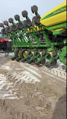 Image of John Deere 1790 equipment image 3