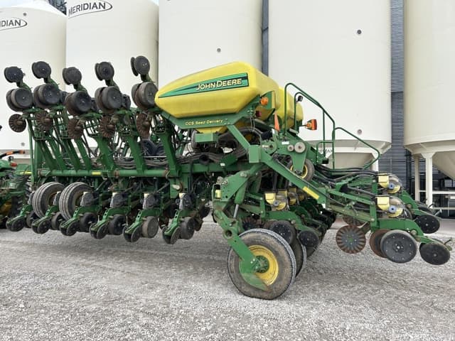 Image of John Deere 1790 equipment image 4