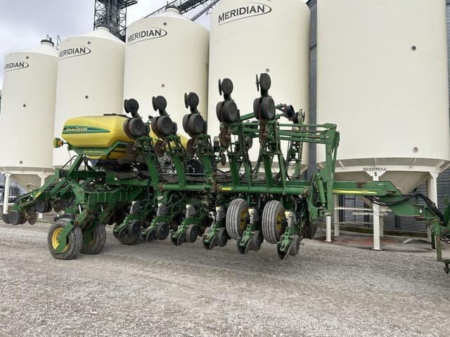 Image of John Deere 1790 equipment image 1