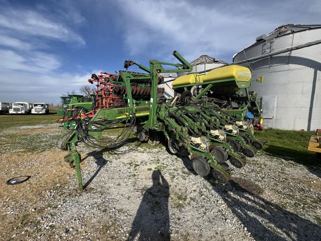 Image of John Deere 1790 equipment image 1