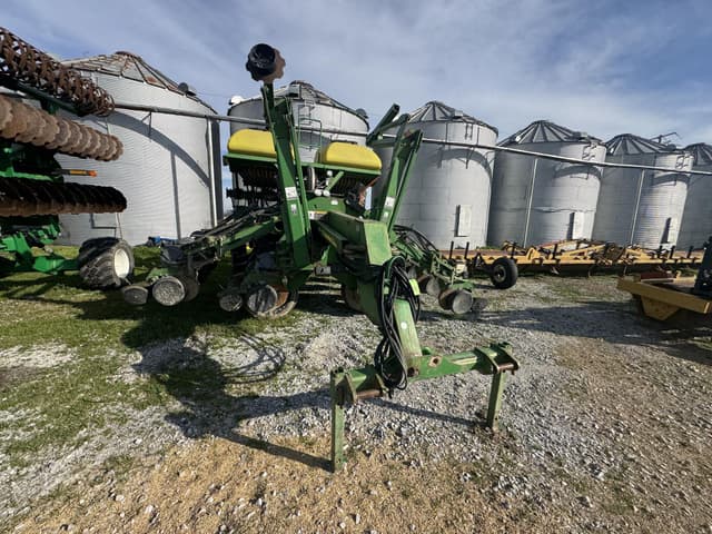 Image of John Deere 1790 equipment image 4