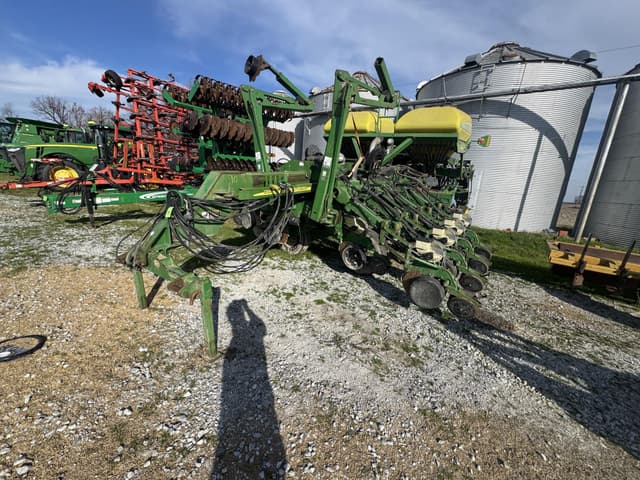 Image of John Deere 1790 equipment image 2