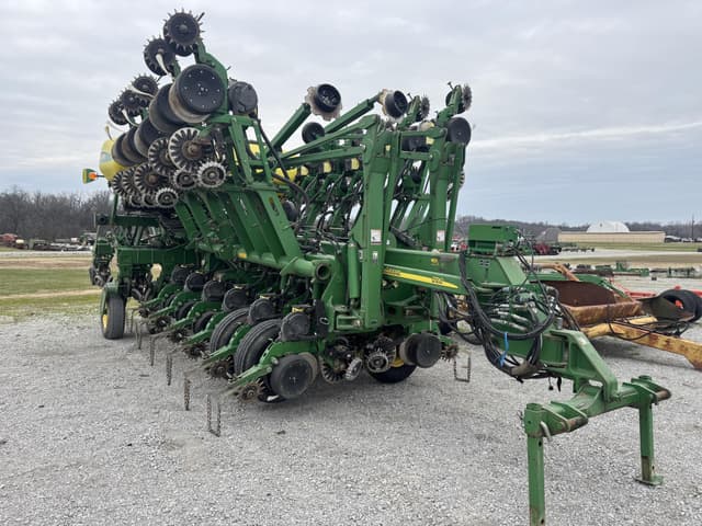 Image of John Deere 1790 equipment image 2