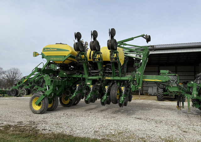 Image of John Deere 1790 equipment image 1