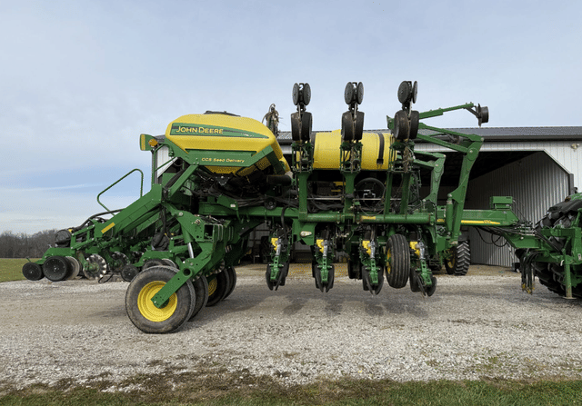 Image of John Deere 1790 equipment image 2