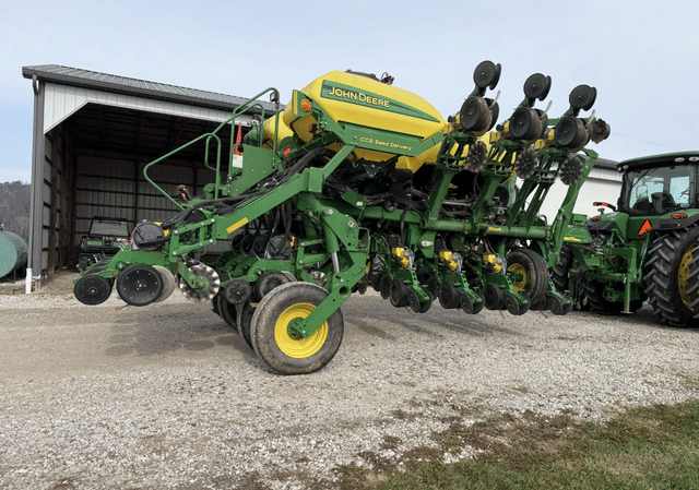 Image of John Deere 1790 equipment image 3