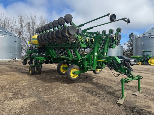 Image of John Deere 1790 equipment image 1