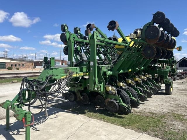 Image of John Deere 1790 equipment image 3