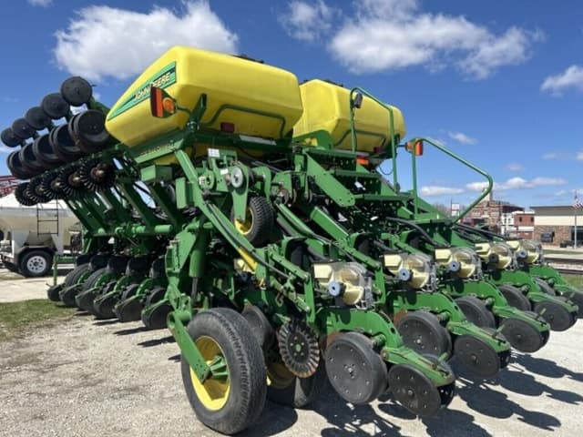 Image of John Deere 1790 equipment image 2