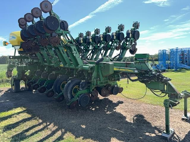 Image of John Deere 1790 equipment image 2