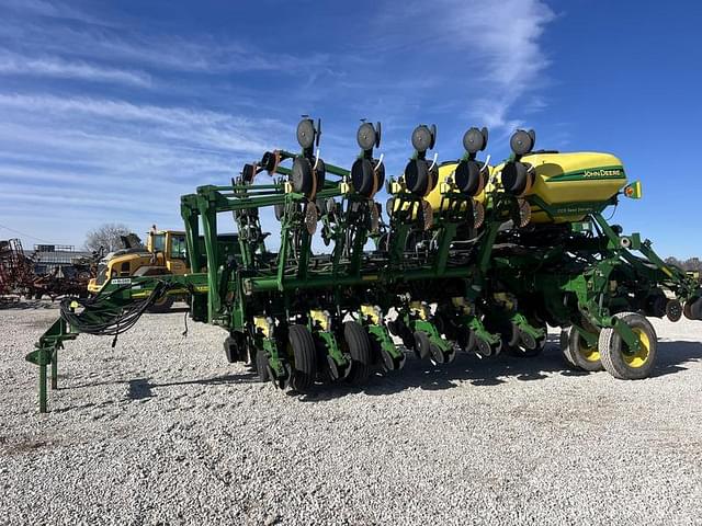 Image of John Deere 1790 equipment image 2