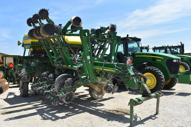 Image of John Deere 1790 equipment image 2