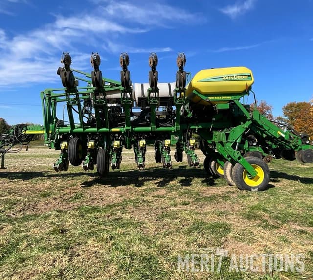 Image of John Deere 1790 equipment image 1