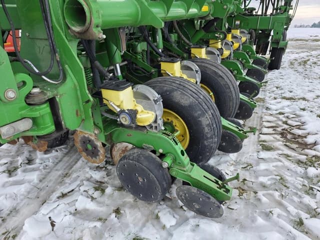 Image of John Deere 1790 equipment image 1