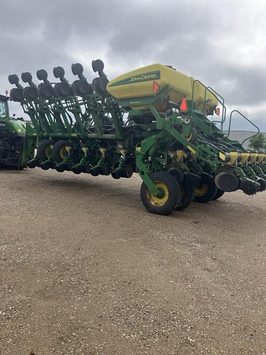 Image of John Deere 1790 equipment image 1