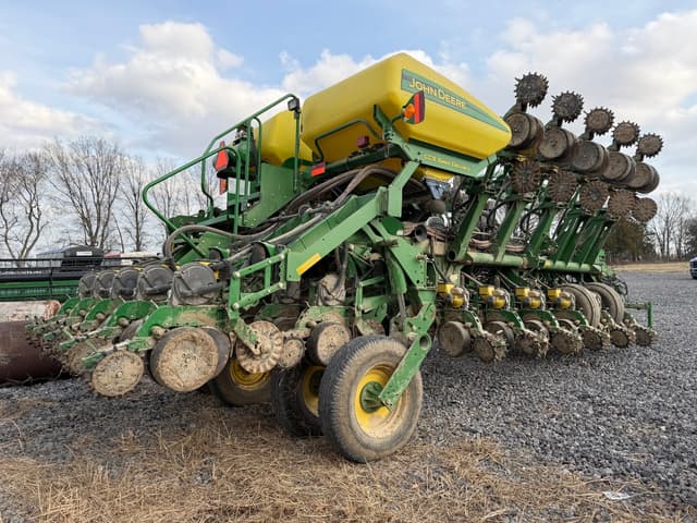 Image of John Deere 1790 equipment image 2