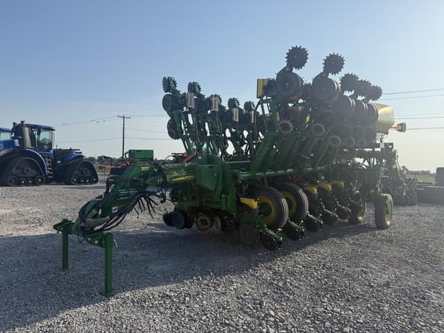 Image of John Deere 1795 equipment image 3
