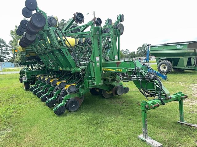 Image of John Deere 1795 equipment image 3