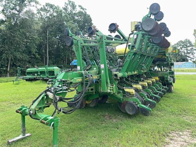 Image of John Deere 1795 equipment image 1