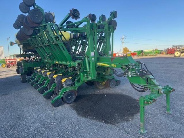 John Deere 1795 Equipment Image0
