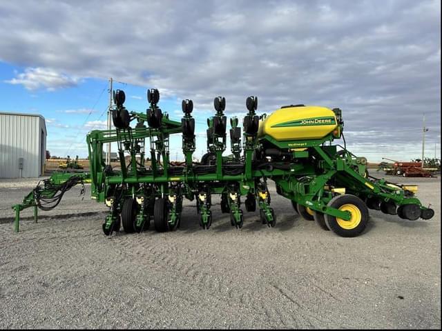 Image of John Deere 1795 equipment image 1